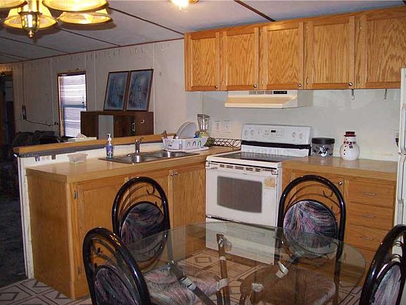 5th image of 383 Center Dr