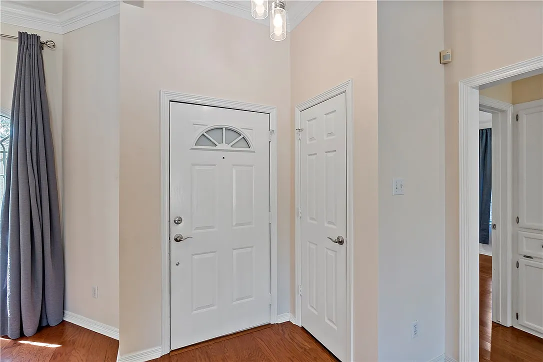 3 bed, 1732 sqft, $2,100 — Photo 4