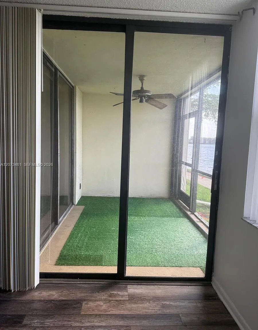Lake Emerald Condominium — Photo 4