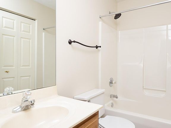 4th image of 297 Pleasant Pointe Dr
