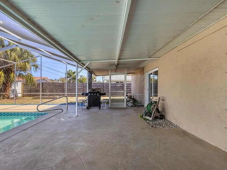 3425 Fairview Dr — Photo 36
