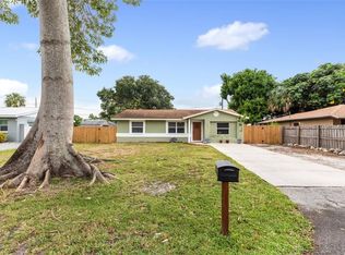 2704 24th St W, Bradenton, FL 34205