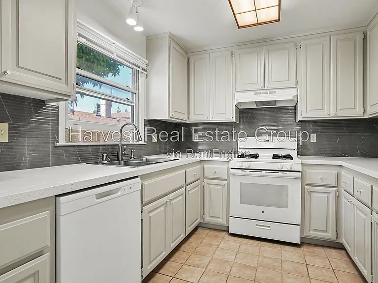 1319 Pearl St #3 — Photo 9