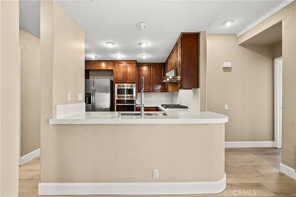 2 bed, 1045 sqft, $4,500 — Photo 3
