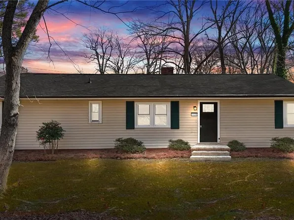 1129 E Willowbrook Dr, Burlington, NC 27215