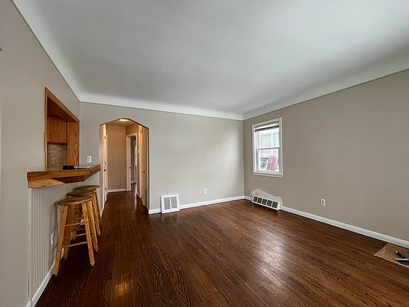 3rd image of 15611 Leona Dr