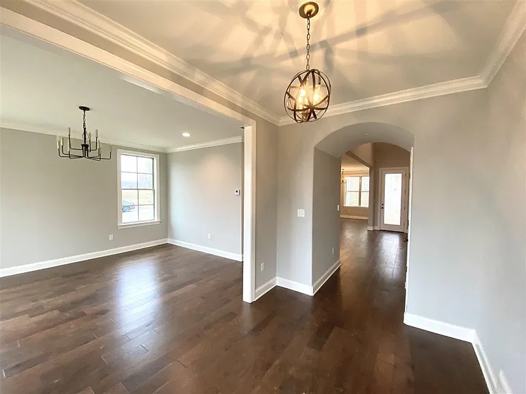 327 Belfair Cv — Photo 4