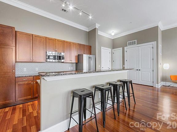 4th image of 2810 Selwyn Ave Unit 418