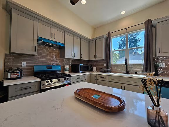 4th image of 2709 Cogswell Rd #B