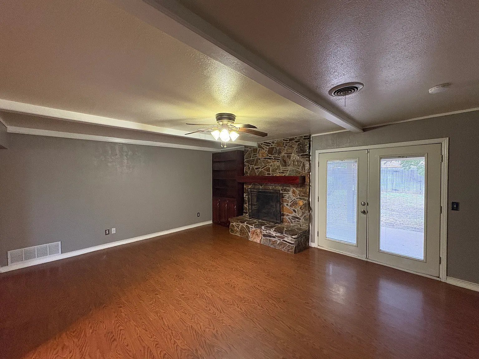 4 bed, 1630 sqft, $1,800 — Photo 2