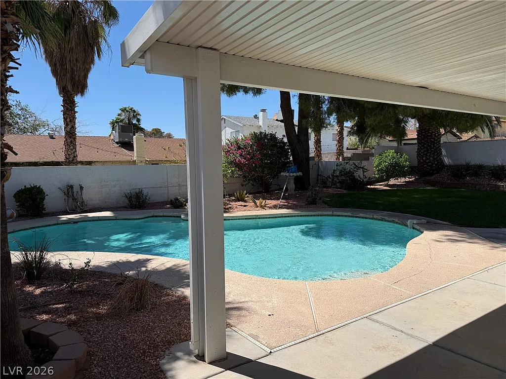 3 bed, 2.0 bath, 1672 sqft, $2,550 — Photo 4