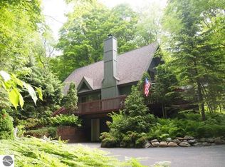 170 Royalview Rd, Harbor Springs, MI 49740