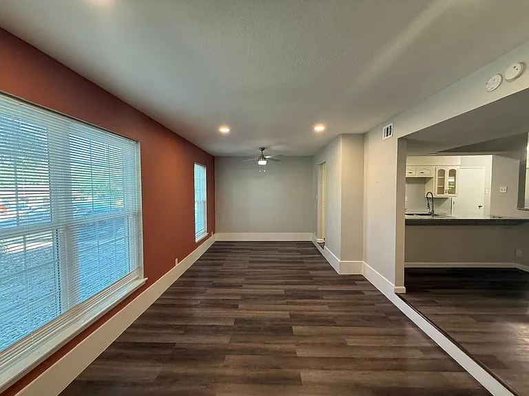 10606 Millspring — Photo 13
