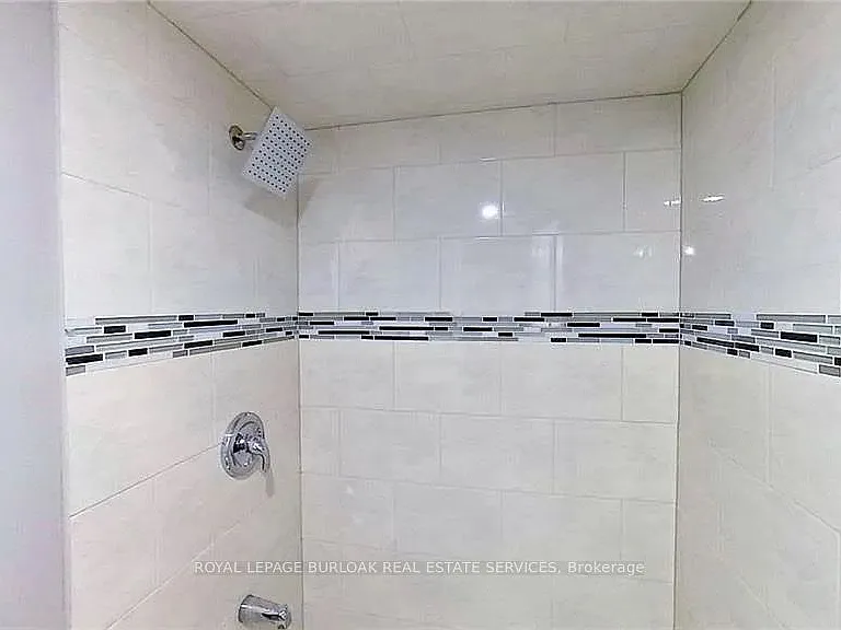 61 Goldfinch Rd #LOWER — Photo 14