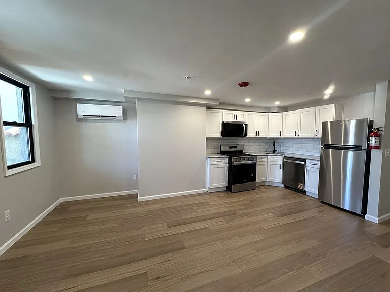 58 Easton Ave — Photo 2