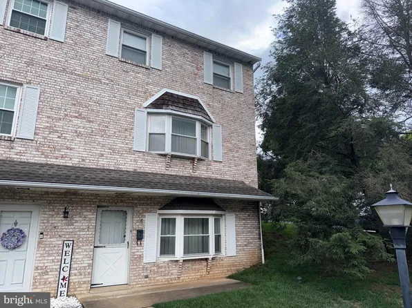 146 Village Dr, Boyertown, PA 19512
