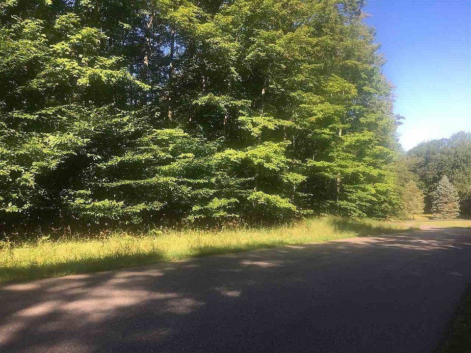 2nd image of 2445 Hemlock Ln