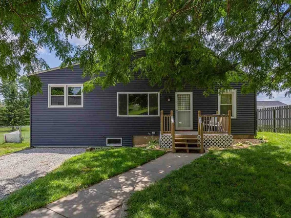 21 36th Ave SW, Cedar Rapids, IA 52404