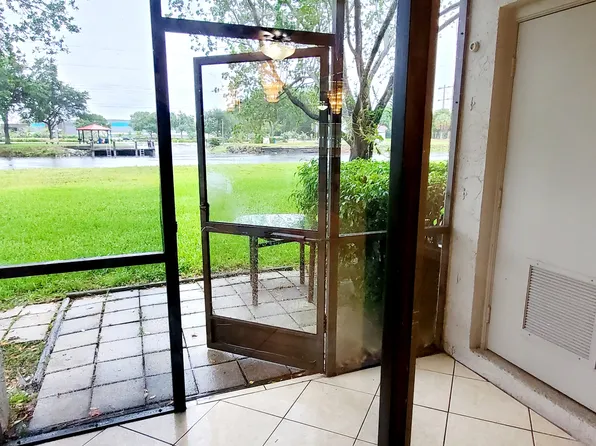 9589 SW 1st Ct, Pompano Beach, FL 33071