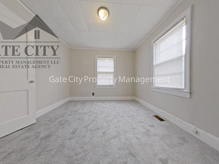 914 Randolph St — Photo 8