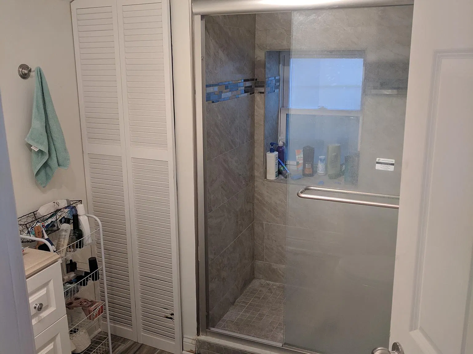 3 bed, 1300 sqft, $1,100 — Photo 2