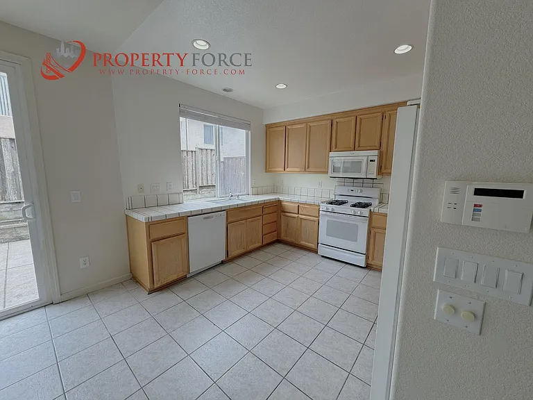 31 Cymbidium Cir — Photo 31