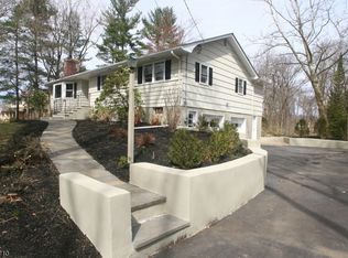 52 Round Top Rd, Warren, NJ 07059