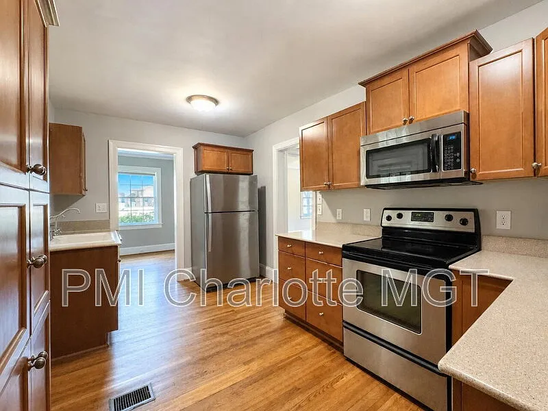 2 bed, 1.0 bath, 1160 sqft, $2,250 — Photo 4