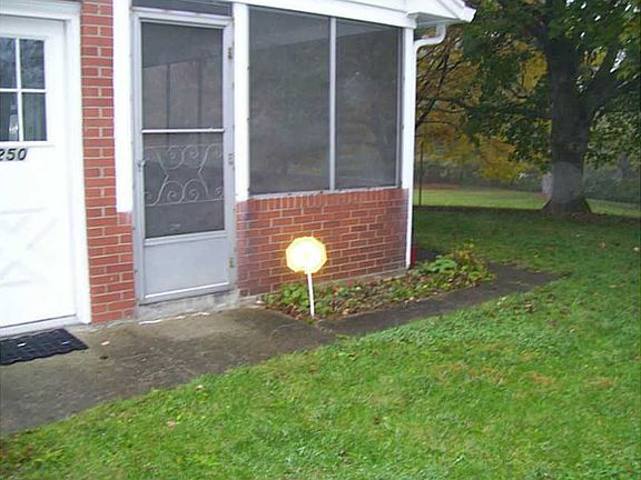 2nd image of 7250 W 92nd St