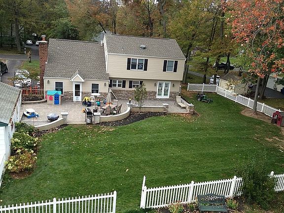 2nd image of 104 Sassafras Dr