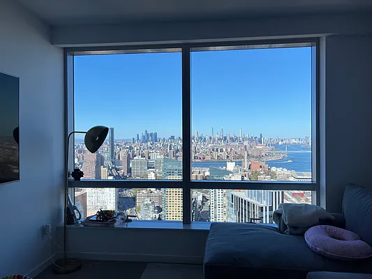 Rented by The Ariel Group Realty Corp | media 19