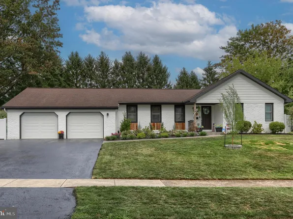 1098 Hillview Ln, Hershey, PA 17033