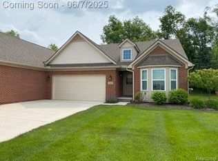 1946 Genoa Cir, Howell, MI 48843