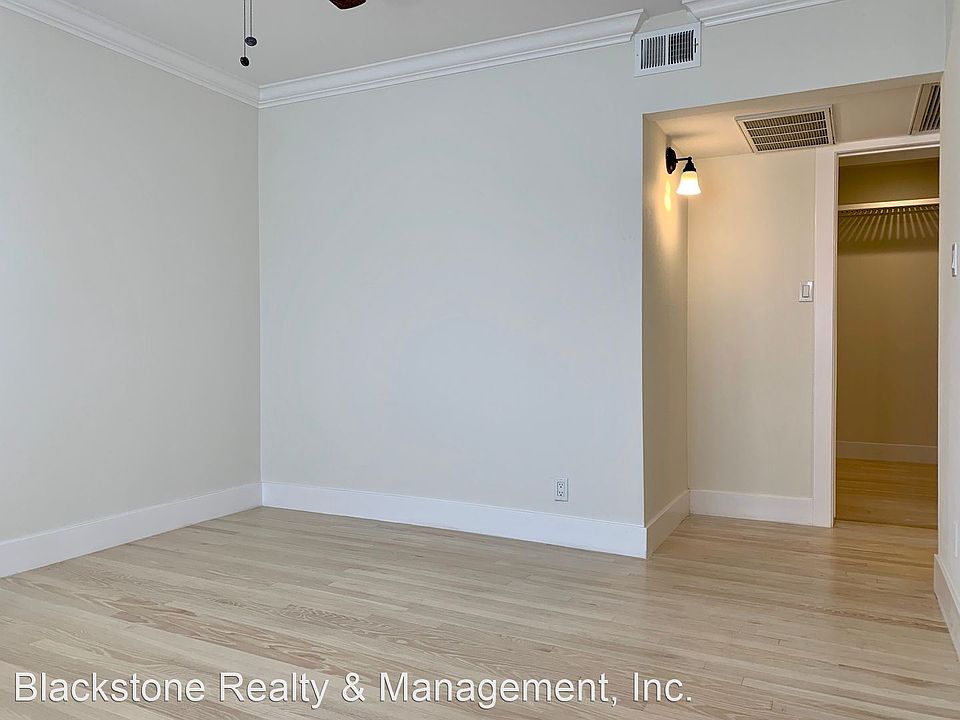 1st image of 11507 Moorpark St APT 105