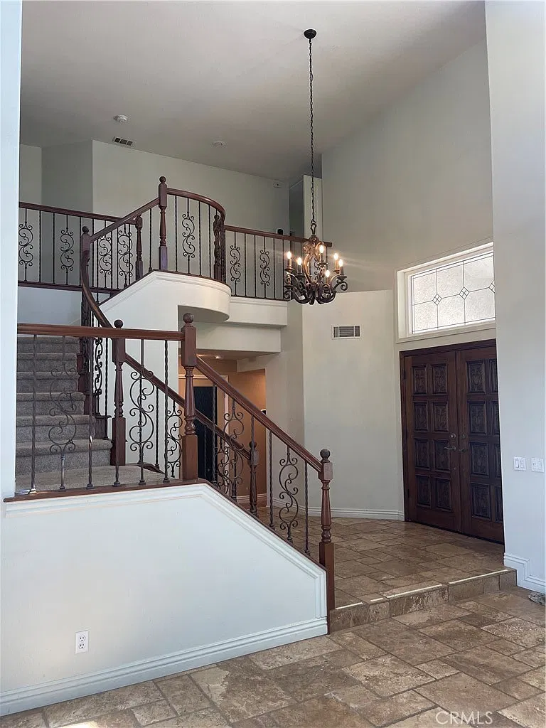 5 bed, 2650 sqft, $4,400 — Photo 3