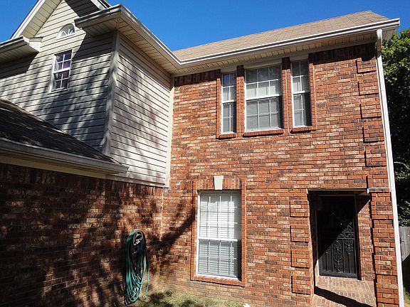 Low Maint Brick and Siding