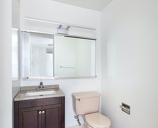 5th image of 531 Main St APT 1311