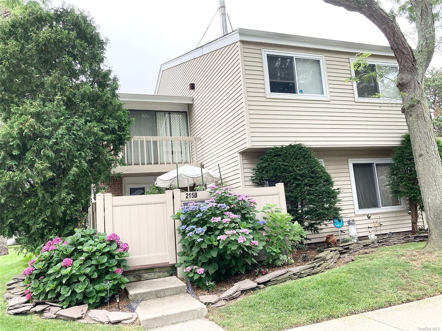 215 Springmeadow Drive UNIT B, Holbrook, NY 11741 | Zillow