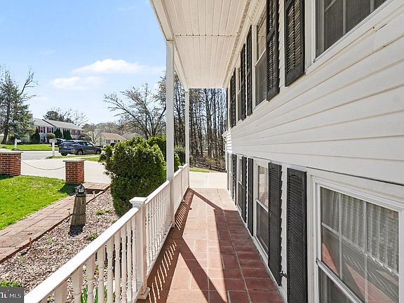 5th image of 9422 Gunview Rd