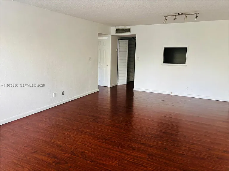 9143 SW 77th Ave #B204 — Photo 3