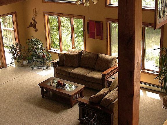 1 of 2 entertainment areas