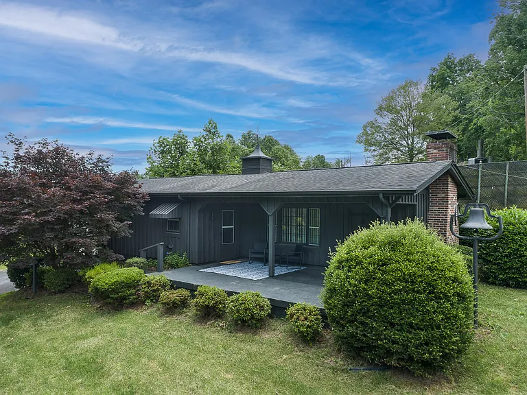 Poplar Hill Ln — Photo 1