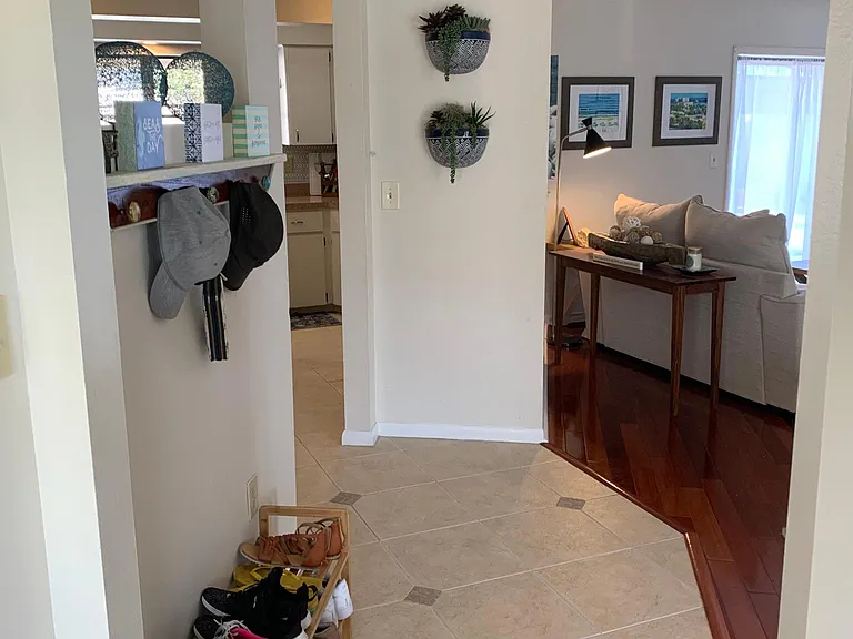 400 Meravan Ct — Photo 9