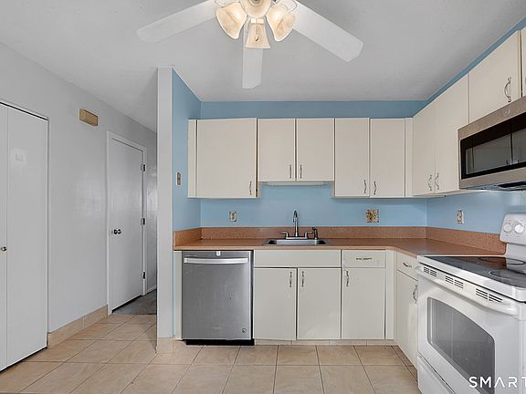4th image of 585 Park Road #7-2