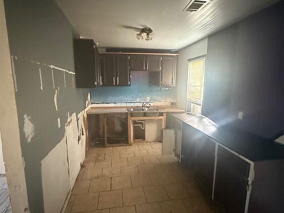 4th image of 4300 SE 37th St
