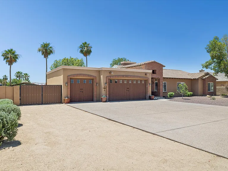 9023 W Patrick Ln — Photo 3