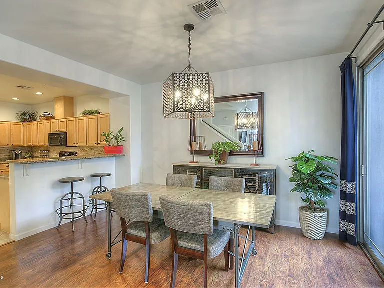 1225 N 36th St #1084 — Photo 5