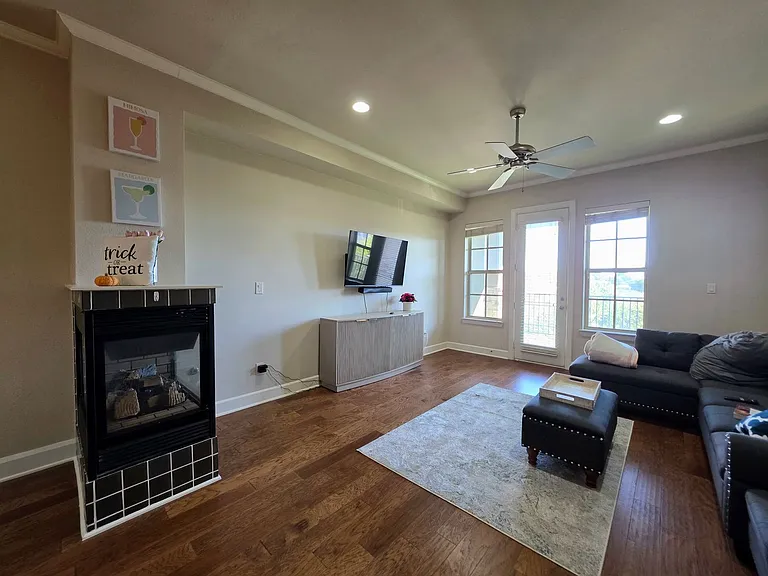 2800 Sandage Ave #206 — Photo 4