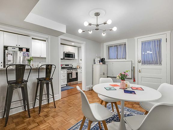 4th image of 15 E Goethe St APT 1
