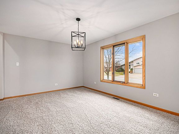 5th image of 19347 Westfield Ave